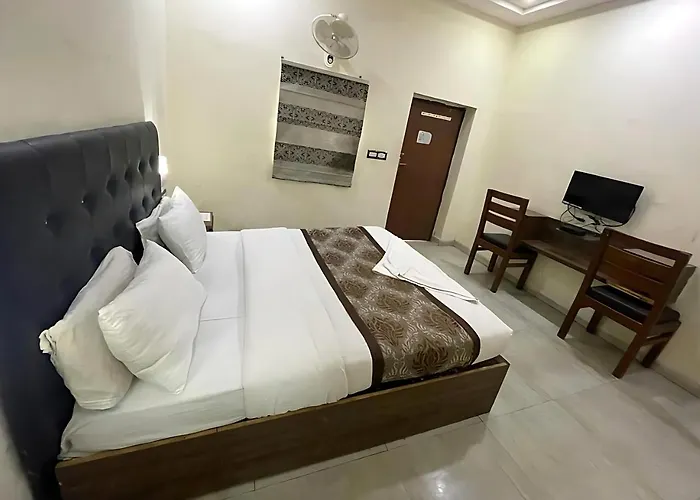 Hotel Baba - Near Charbagh Railway Station Lucknow