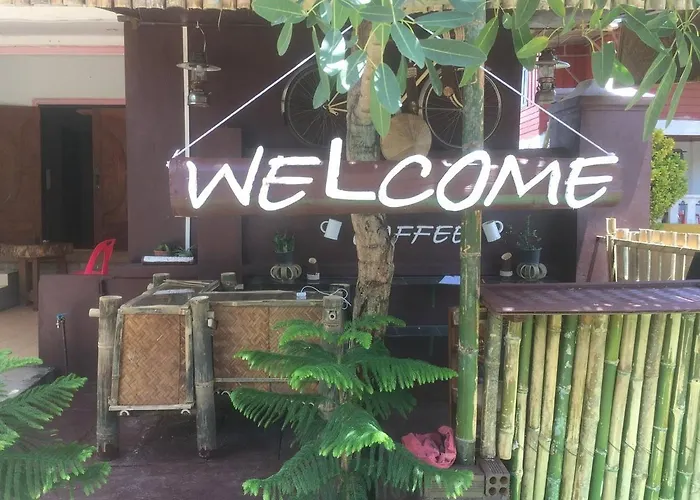 Dee-Dee'S Guest House, Bed And Breakfast Pakse