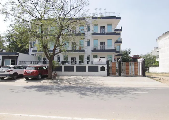 Hotel Leaf 9 Inn, Cyber City Near Ambience Mall Gurgaon