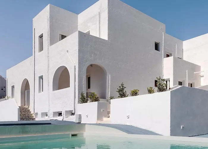 Voca Hotel & Suites Kamári