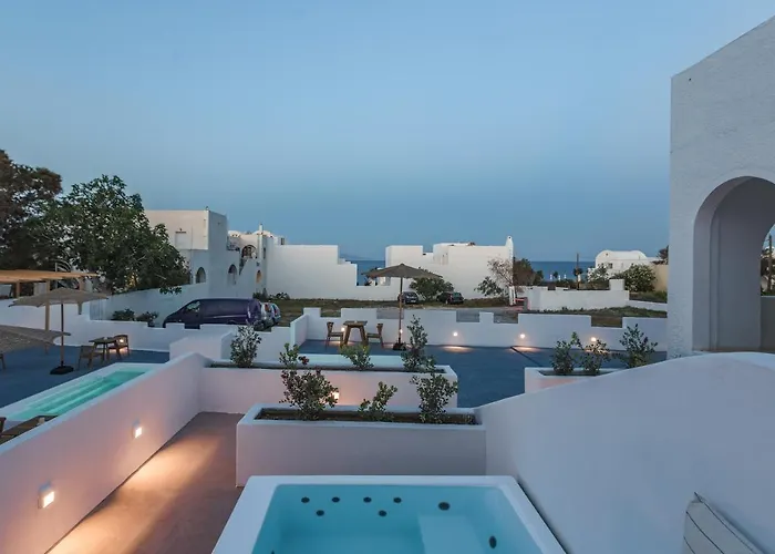 Voca Hotel & Suites Kamári