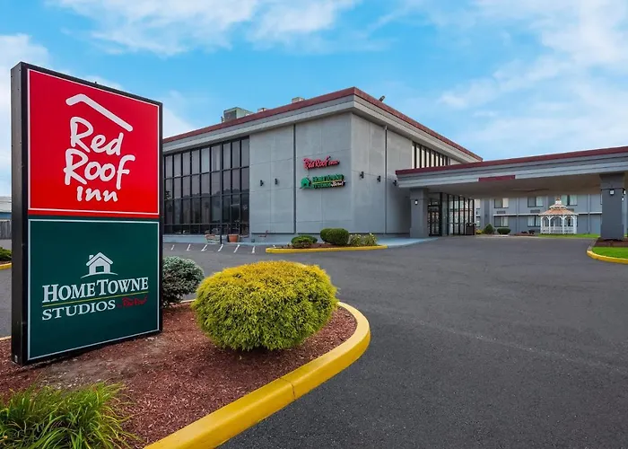 Hometowne Studios By Red Roof Painted Post