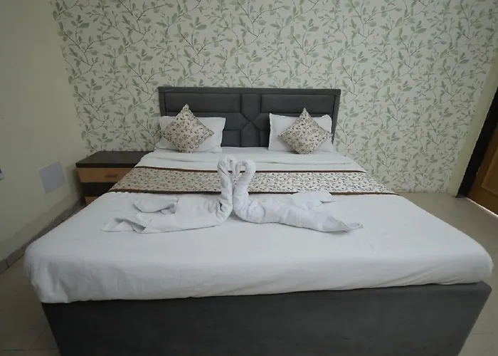 Hotel Mukund Dham-Near Mathura Railway Station