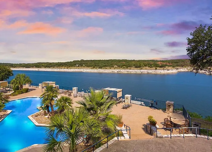Lake Travis Stunning Waterfront, Sunset & Pool Views, Pet Friendly, Boat Ramp, Lago Vista, Texas