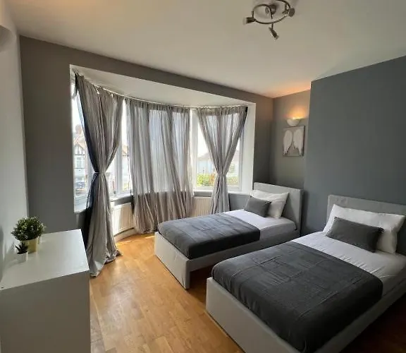 Stunning House 15 Min From Wembley Arena Hotel London