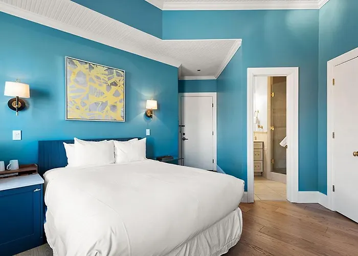 Independence Square 205, Stylish Hotel Room With Ac, Great Location In Aspen