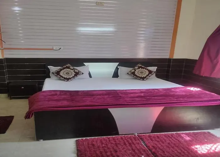 Goroomgo New Ashiyana Palace Varanasi