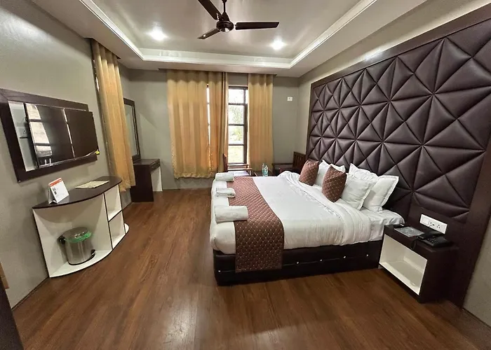 Fair Mount, Airport Road, Humhama Srinagar Hotel