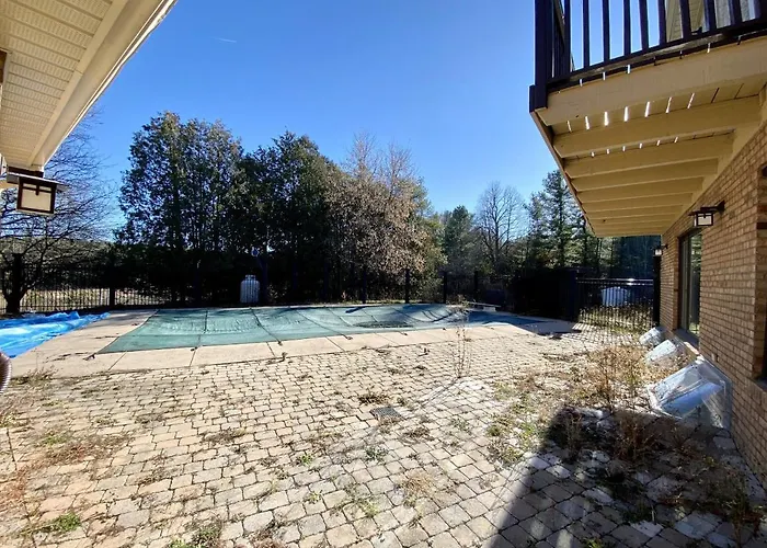 5000+ Sqft Cottage Near Toronto Bolton