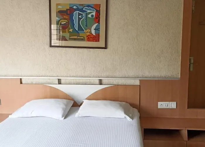 Ballygunj Guest House Kolkata