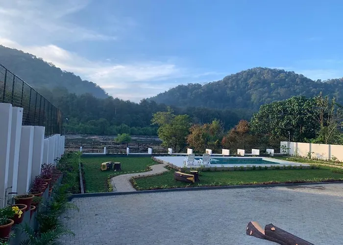 Seeheim Resorts Athirappilly
