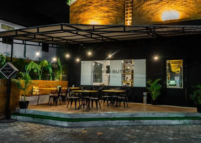 Berry Biz Hotel Sunset Road Seminyak 