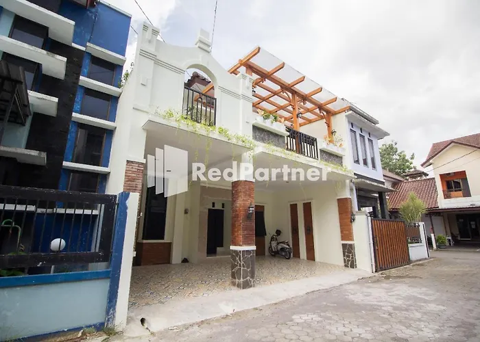 Balmoral House Near Ambarukmo Plaza Mall Yogyakarta Mitra Reddoorz Hotel