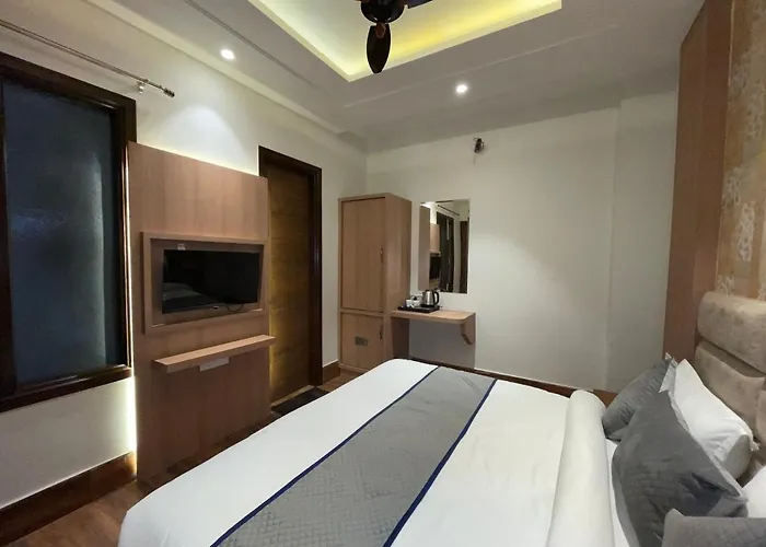 Hotel Crown Savoy, Near Railway Station & Guru Nanak Dev University Amritsar
