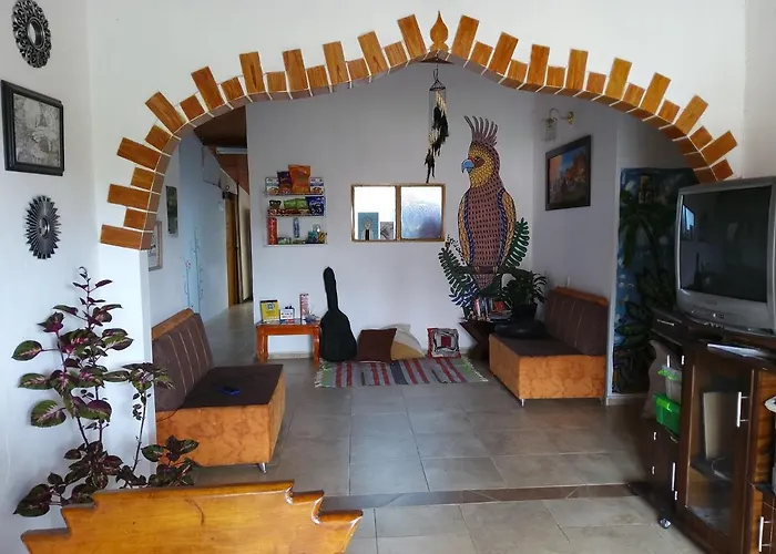 Tahamies Hostal - Artesanos Y Turistas. Guatapé