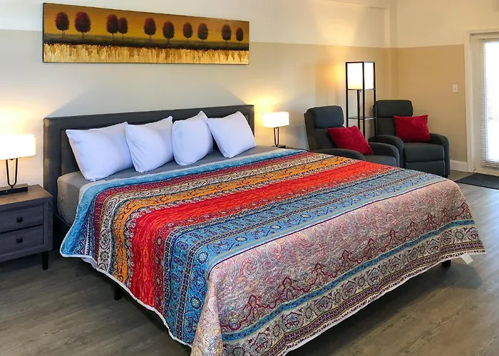 Triluxe Inn & Studios Fort Myers