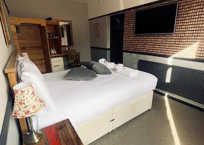The Italian Greyhound Hotel Great Glen