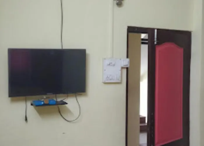 Hotel Ambai Bhakt Niwas-Tuljabhavani Pujari, Tuljapur