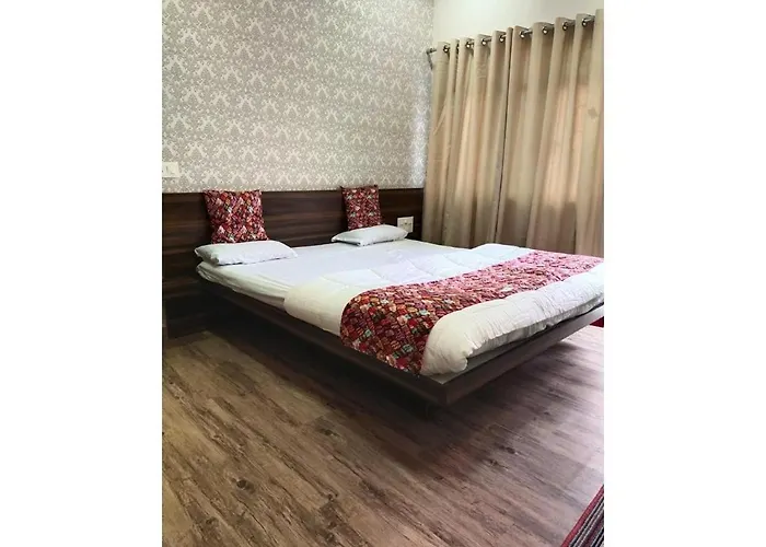 Geeta Lodge, Solapur