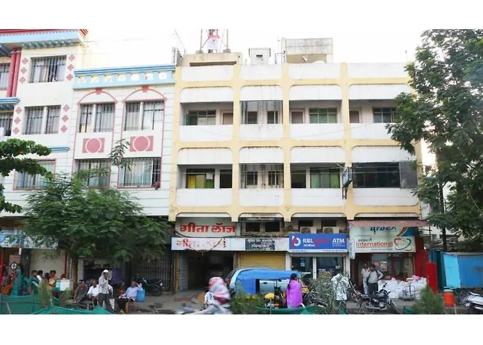 Geeta Lodge, Solapur