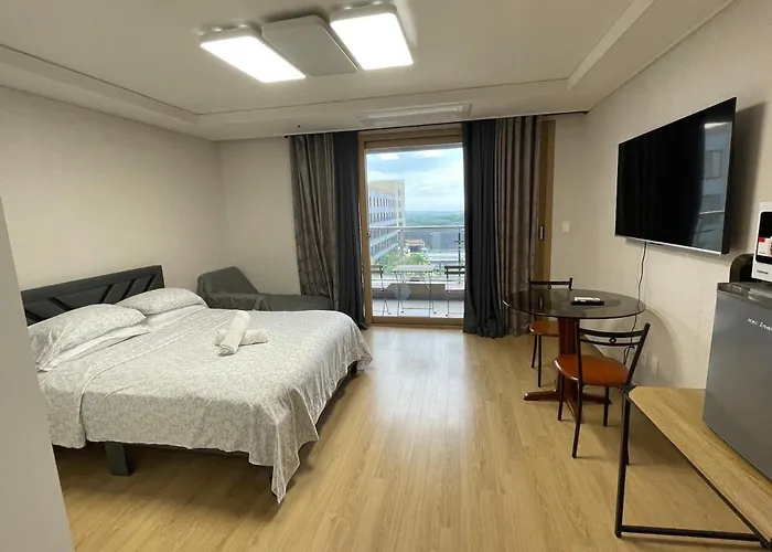 Spacious Luxury Condo W/ Kitchen Beside Hilton Clark D'Heights Mabalacat
