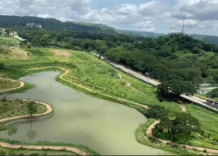 Spacious Luxury Condo W/ Kitchen Beside Hilton Clark D'Heights Mabalacat