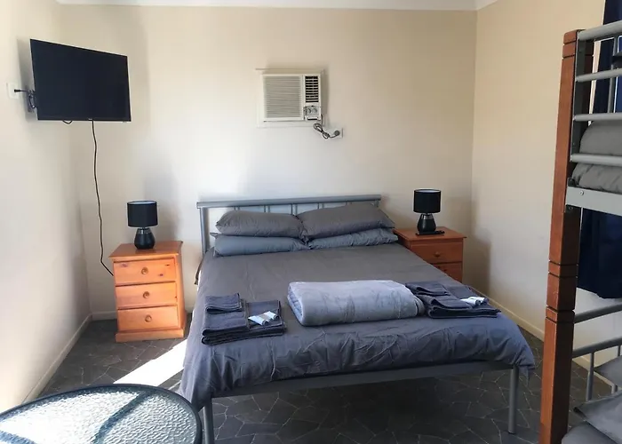 Australian Hotel Winton Cabins
