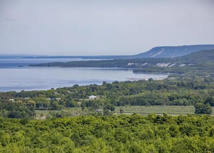 Irish Mountain Suites Meaford