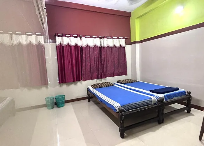 Chitramoola Tourist Home - Opp Temple Only 20 M Kolluru