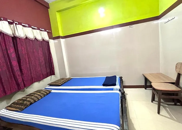 Chitramoola Tourist Home - Opp Temple Only 20 M Kolluru