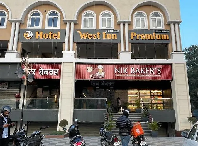 Hotel West Inn Premium Kharar