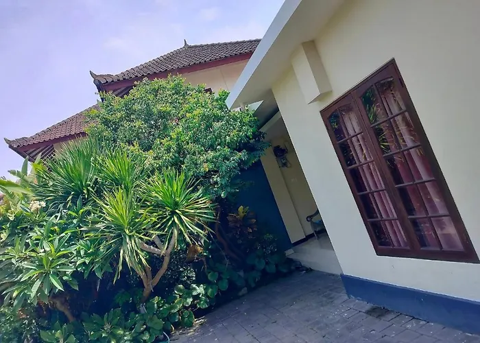 Villa Layang Bulan A Homey Guesthouse For Men Near The Beach In North Kuta Denpasar 