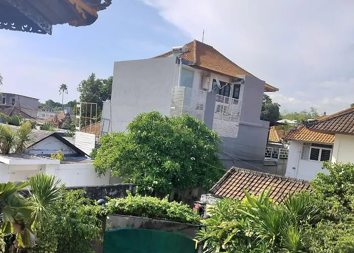 Villa Layang Bulan A Homey Guesthouse For Men Near The Beach In North Kuta Denpasar 