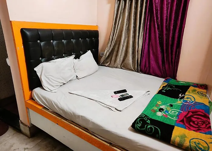 Staymaker Tirupati Guest House Kolkata