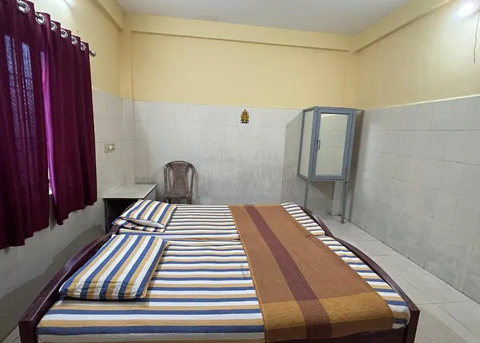 Chinmayi Tourist Home - Opposite To Temple Only 50 M Kolluru
