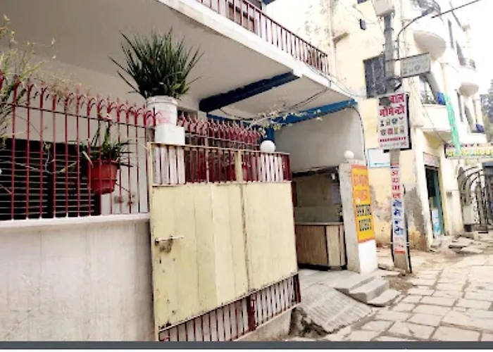 Gandhi Ganaga Guest House Varanasi