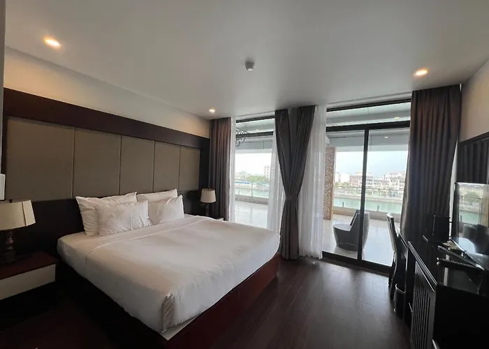 Moon Halo Hotel Hạ Long