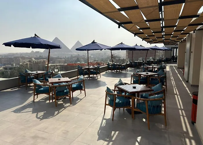 Pyramids Plaza Hotel Giza