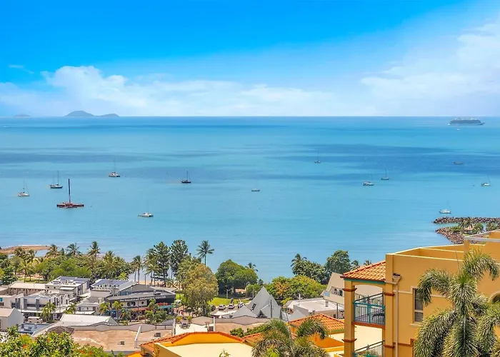 Whitsunday Reflections Aparthotel Airlie Beach
