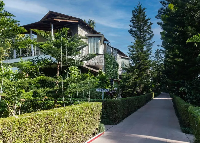 Wood Castle Spa & Resort Dhikuli