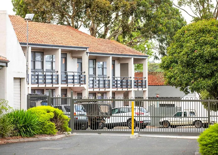 Nightcap At Ferntree Gully Hotel Motel