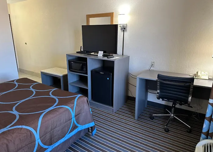 Super 8 By Wyndham Columbia Clark Lane Hotel