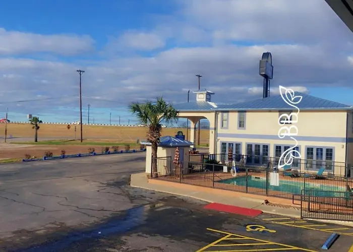 Days Inn & Suites By Wyndham Braunig Lake Elmendorf