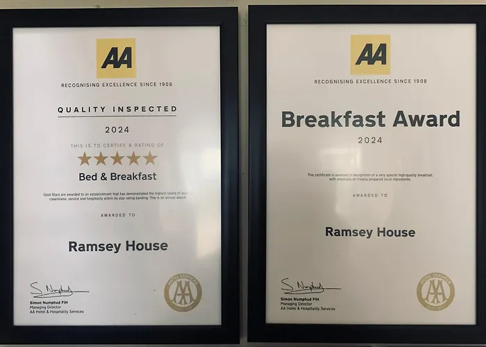 Ramsey House - Luxury Licensed B&B - Parking And Guest Lounge St. Davids 