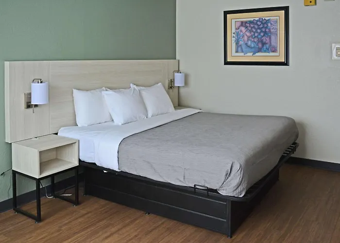 Quality Inn & Suites Syracuse - Carrier Circle East Syracuse