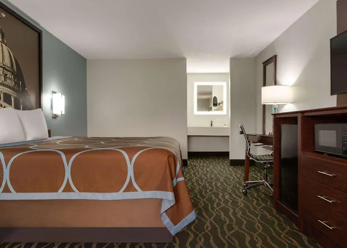 Super 8 By Wyndham Pearl/Jackson/East Hotel