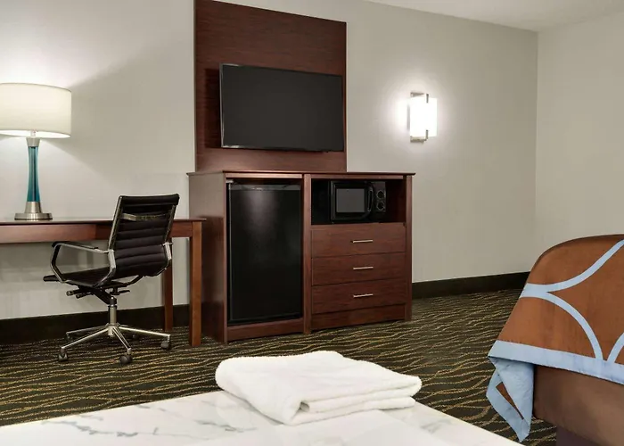 Super 8 By Wyndham Pearl/Jackson/East Hotel
