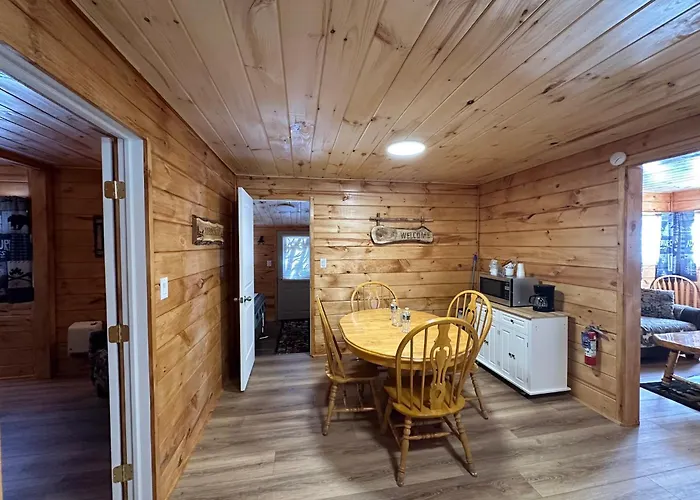 Rowe'S Adirondack Cabins Of Schroon Lake