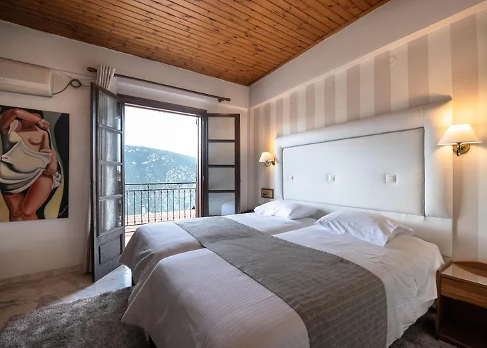 Kouros Hotel Delphes
