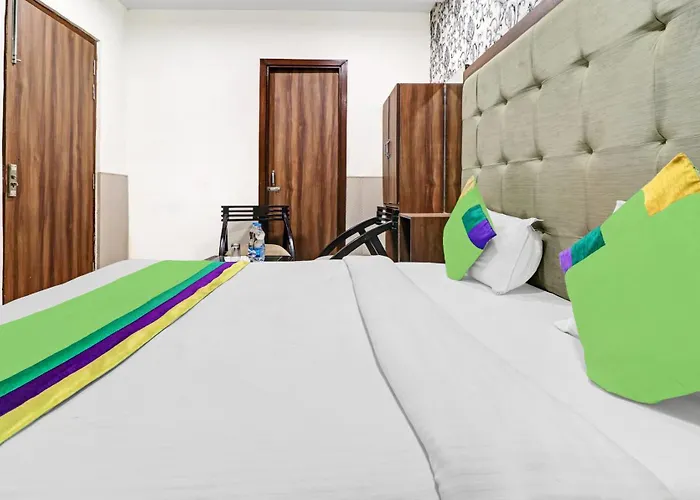 Itsy Hotels Unique - Near Railway Station Amritsar